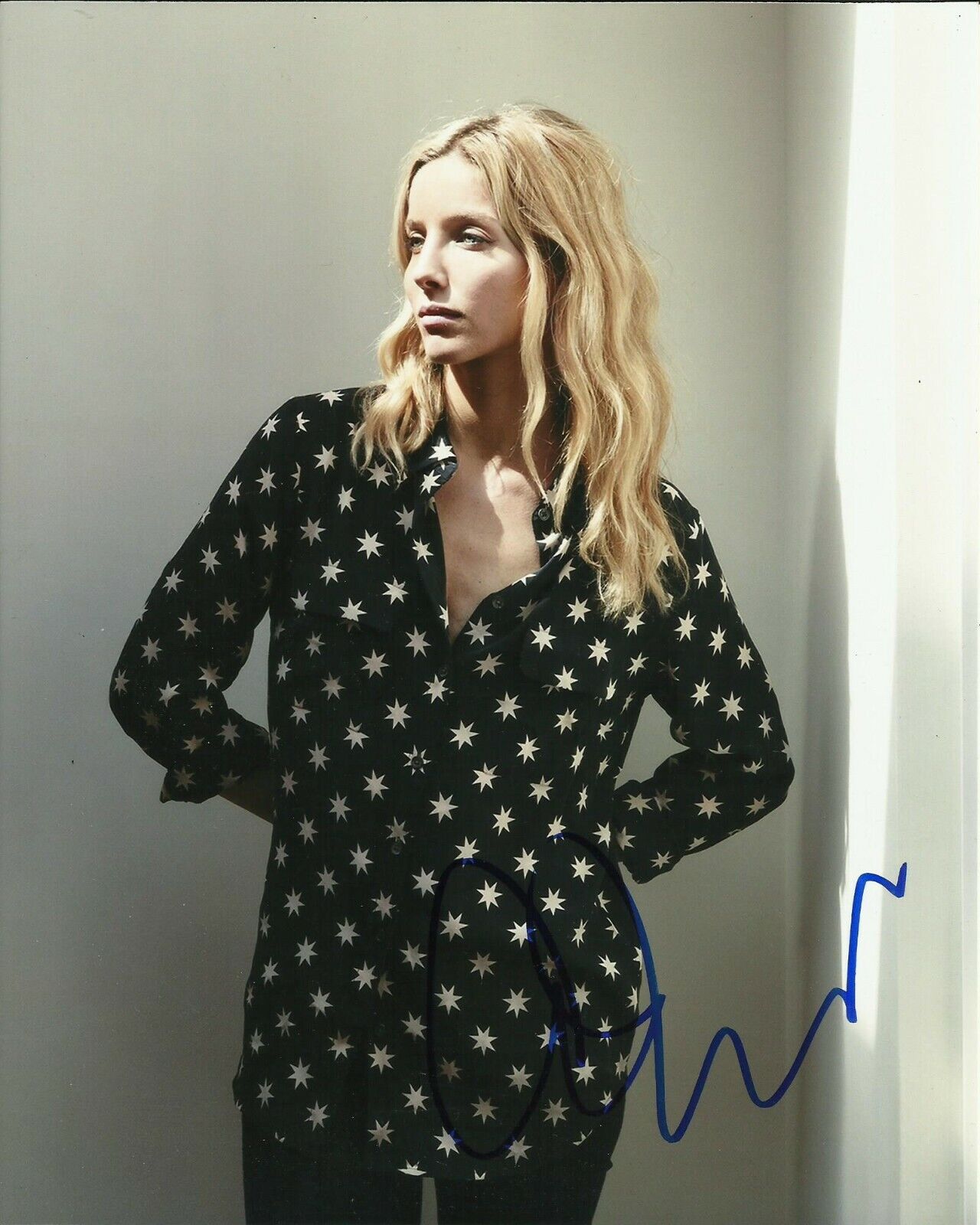 ANNABELLE WALLIS SIGNED SEXY Photo Poster painting UACC REG 242 FILM AUTOGRAPHS (1)