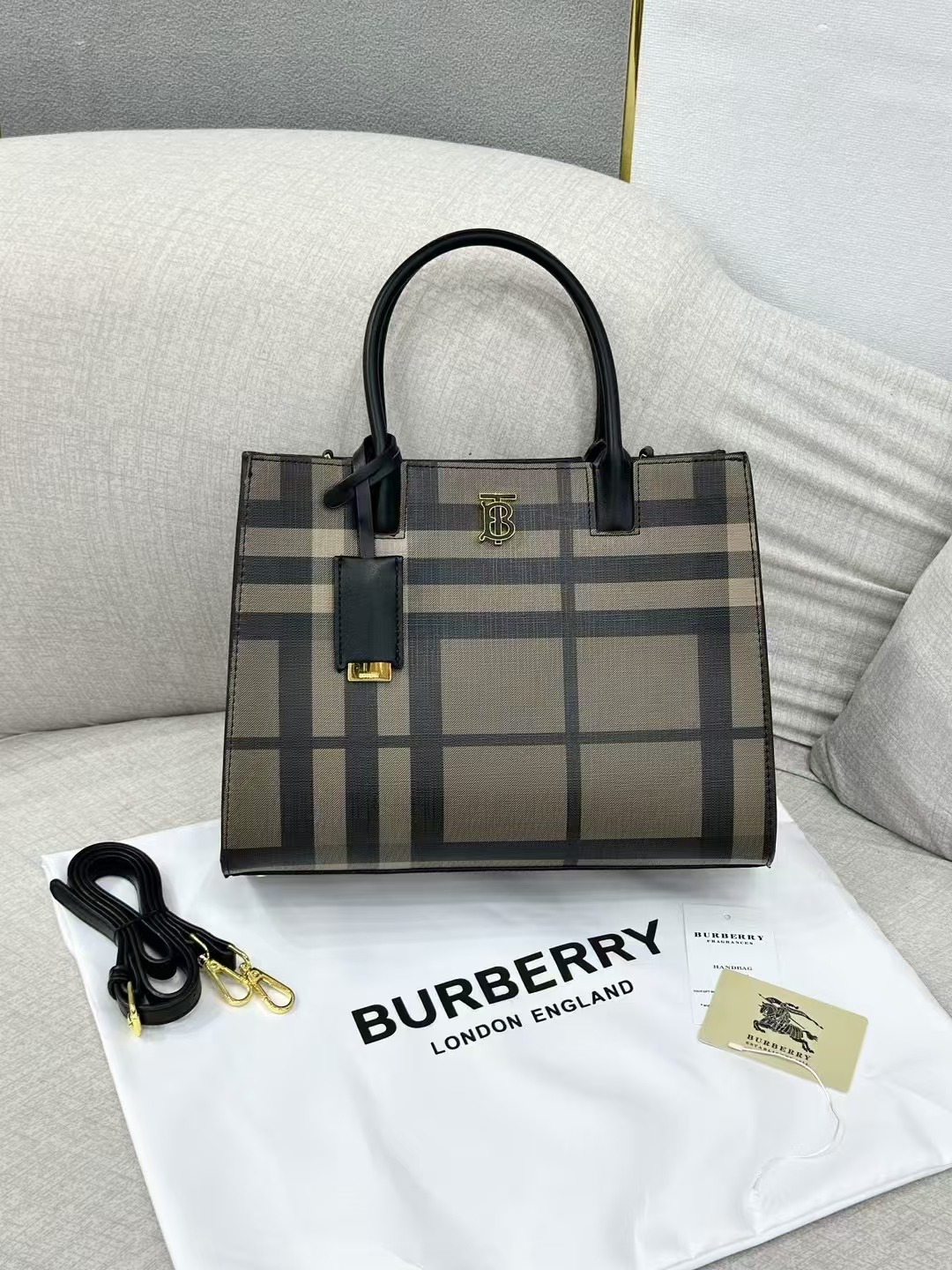 【Most popular style in 2024】 Burberry classic shoulder handbag