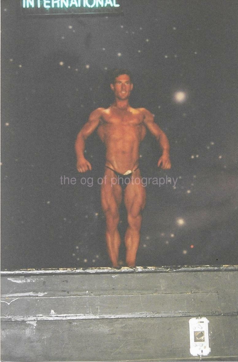 MUSCLE MAN Bodybuilder FOUND Photo Poster painting ColorOriginal Snapshot 99 14 T