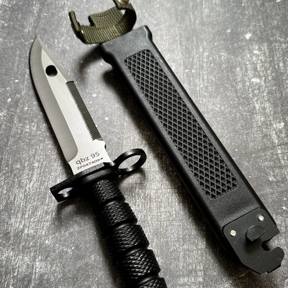 Multifunctional Outdoor Adventure Tactical Knife