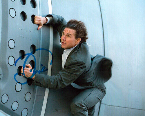 Autographed Photo Poster painting Tom Cruise signed 8 x 10