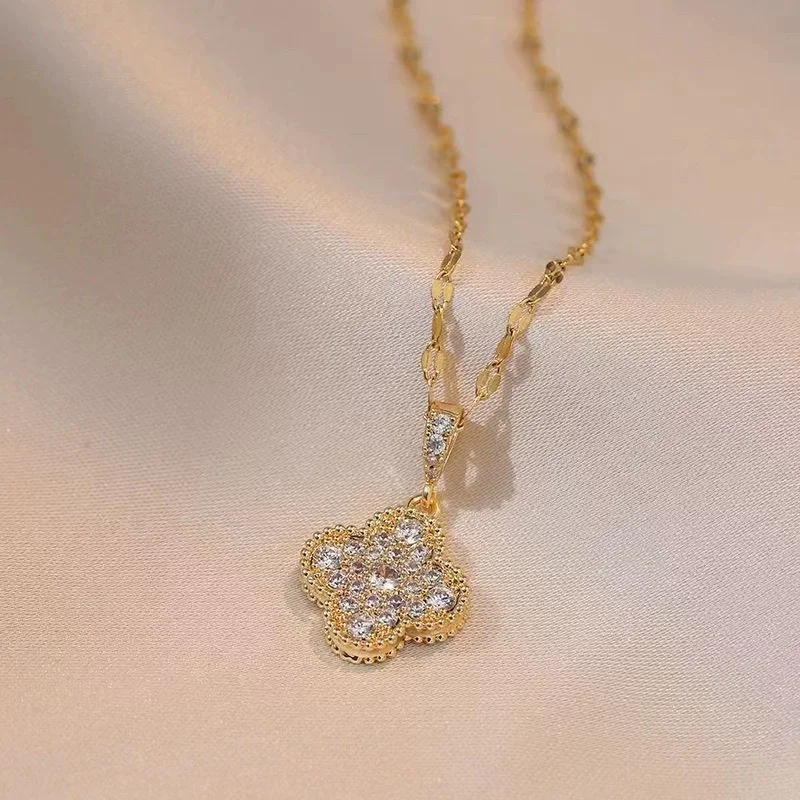 Zirconia Clover Necklace 