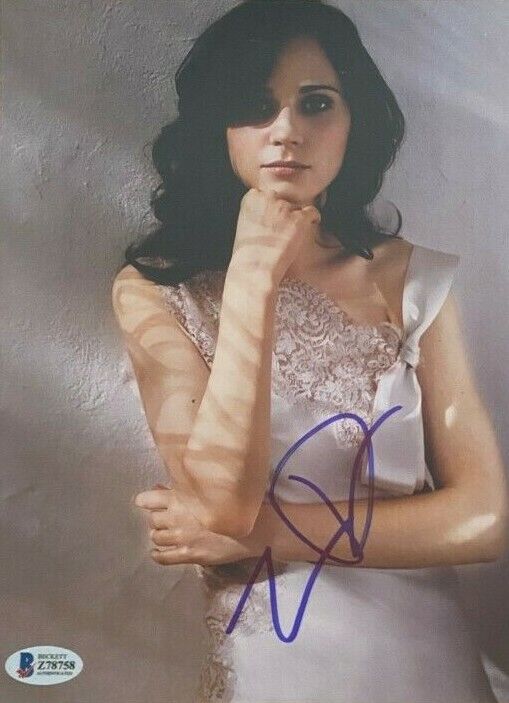 Zooey Deschanel signed autographed 8x10 Photo Poster painting Beckett Authenticated COA