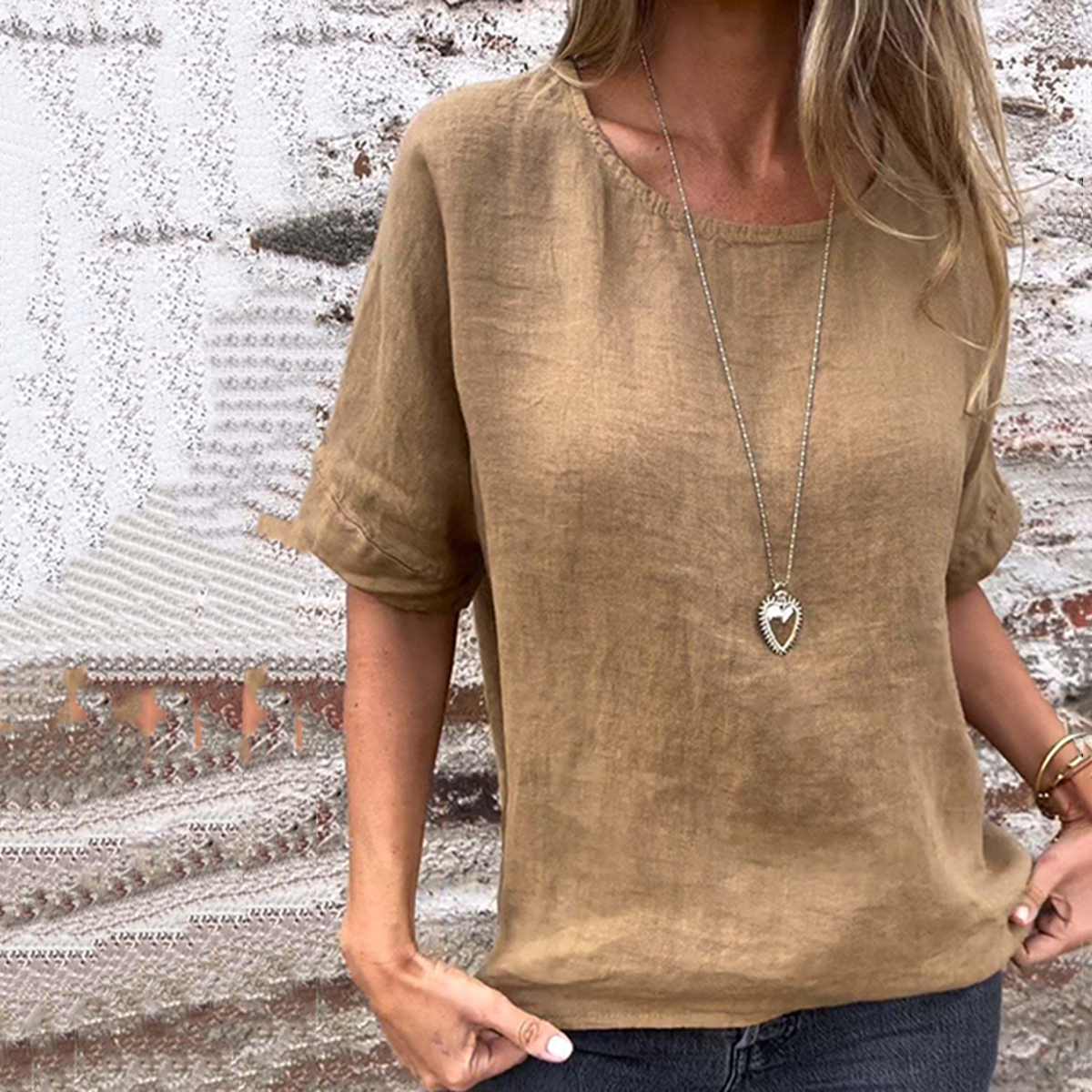 Round Neck Medium Long Sleeved Loose Fitting T-Shirt wearshes