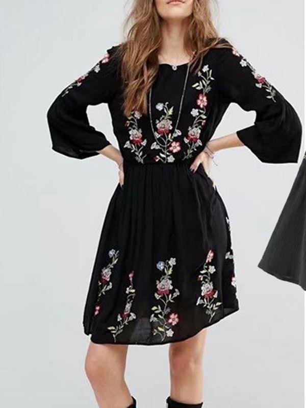 Embroidery Trumpet Sleeves Round Neck Pullover Dress