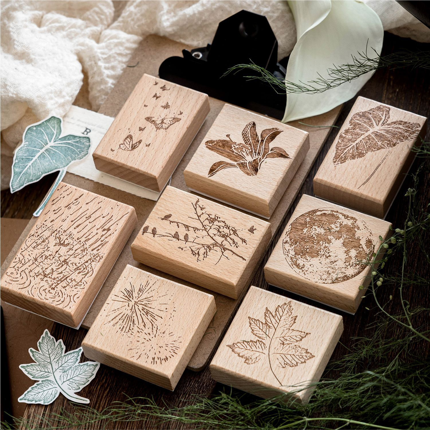 나무 도장 - 모든 것이 침묵하는 미스터리 시리즈 빈티지 식물 꽃 나비