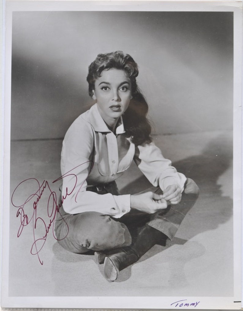 BEVERLY GARLAND SIGNED Photo Poster painting wcoa