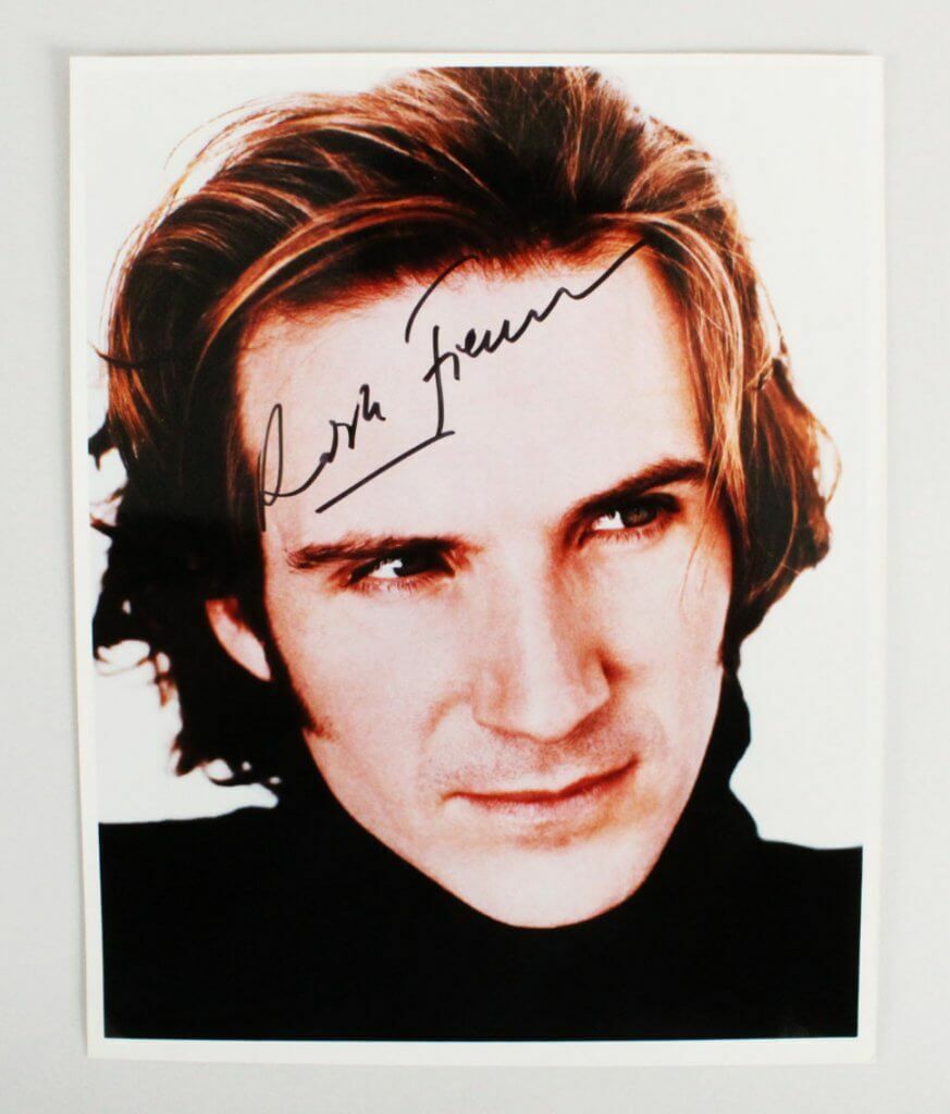 Ralph Fiennes Signed Photo Poster painting 8x10 - COA JSA