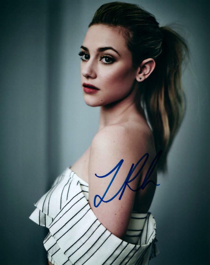 Lili Reinhart signed 8x10 Picture autographed Photo Poster painting with COA