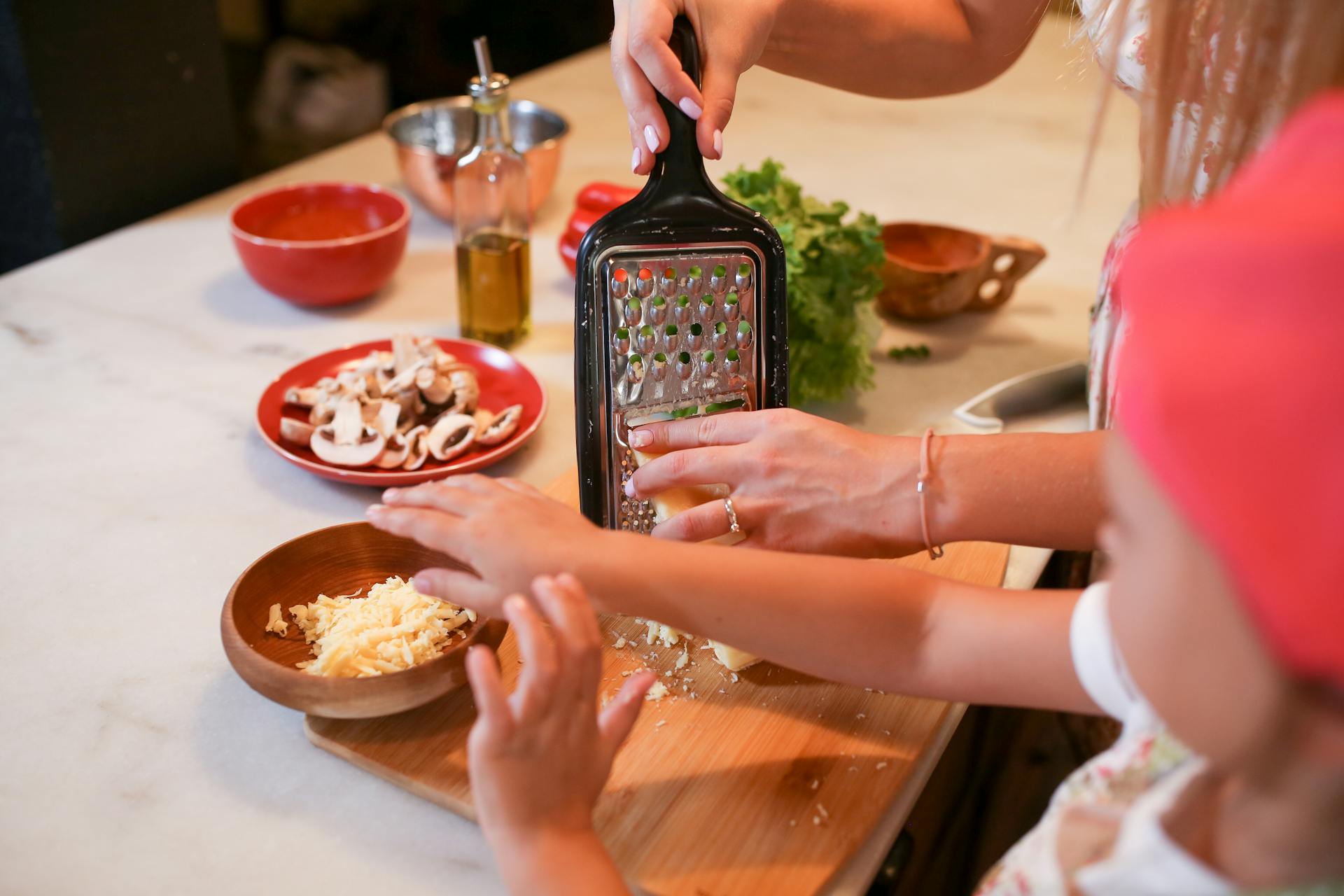 <p>Hello! Many Grater Bowls Here.</p>