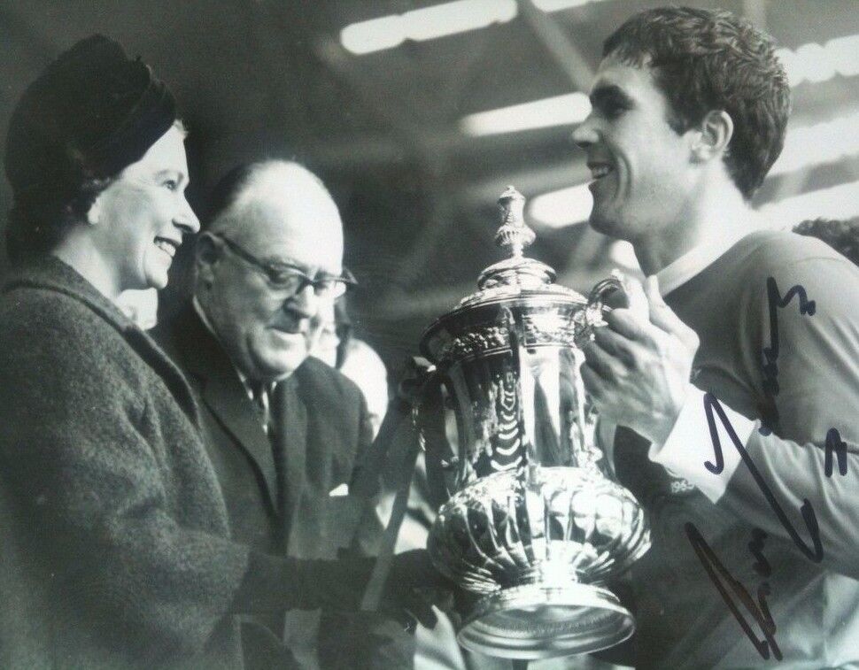 RON YEATS - LIVERPOOL CAPTAIN SIGNED B/W CUP WINNING Photo Poster paintingGRAPH