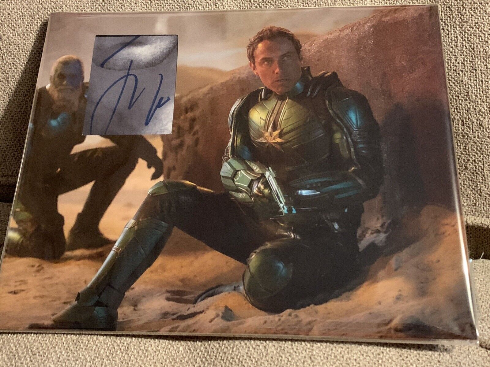 Jude Law Signed Captain Marvel 10x8 Mount Card & Photo Poster painting