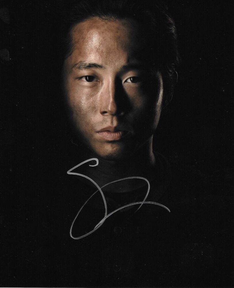 * STEVEN YEUN * signed autographed 8x10 Photo Poster painting * THE WALKING DEAD GLENN * 1