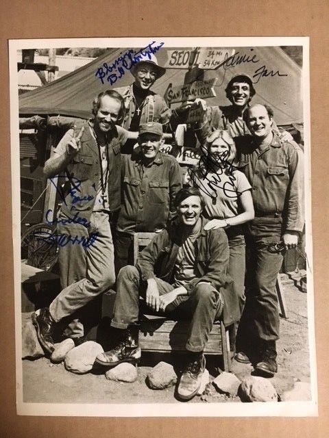 Mash TV Group Signed 8x10 Photo Poster painting Mike Farrell/Swit/Bill Christopher/Jamie Farr