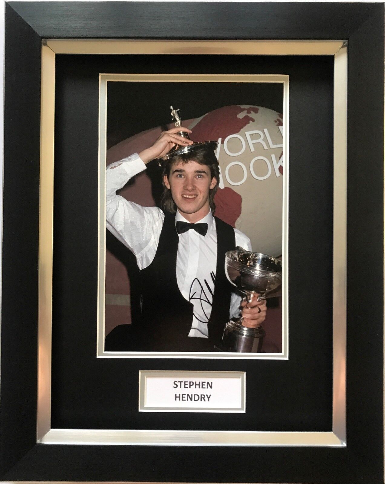 STEPHEN HENDRY HAND SIGNED FRAMED Photo Poster painting SNOOKER DISPLAY.