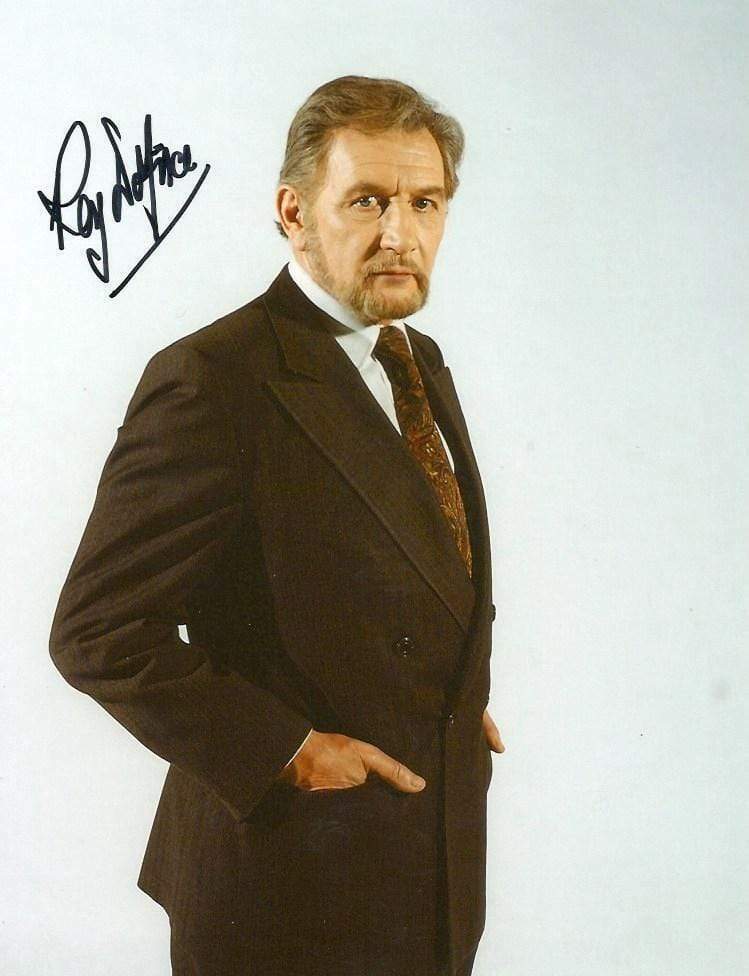 Roy Dotrice (+) ACTOR autograph, In-Person signed Photo Poster painting