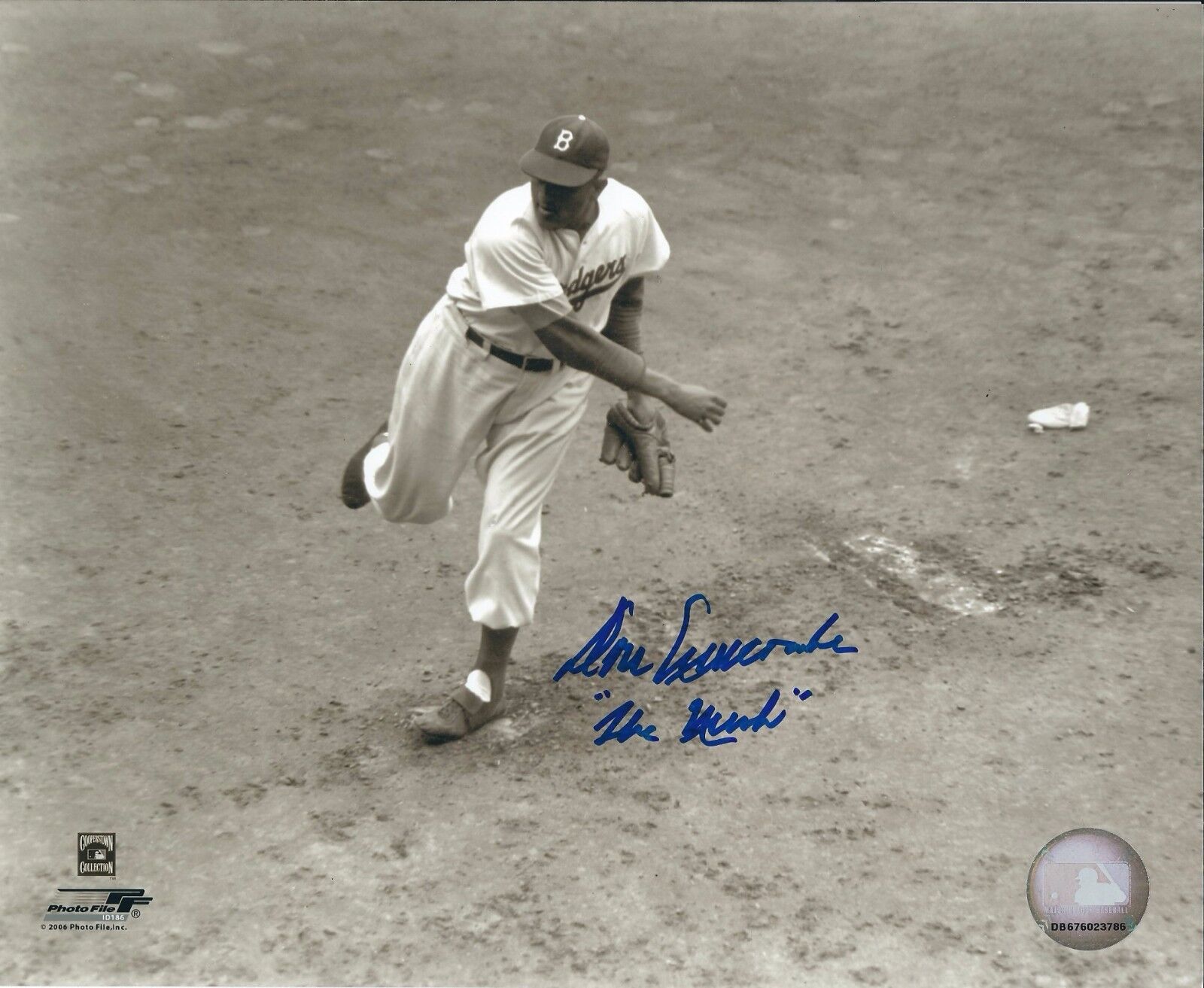 Signed 8x10 DON NEWCOMBE Brooklyn Dodgers Autographed Photo Poster painting - COA