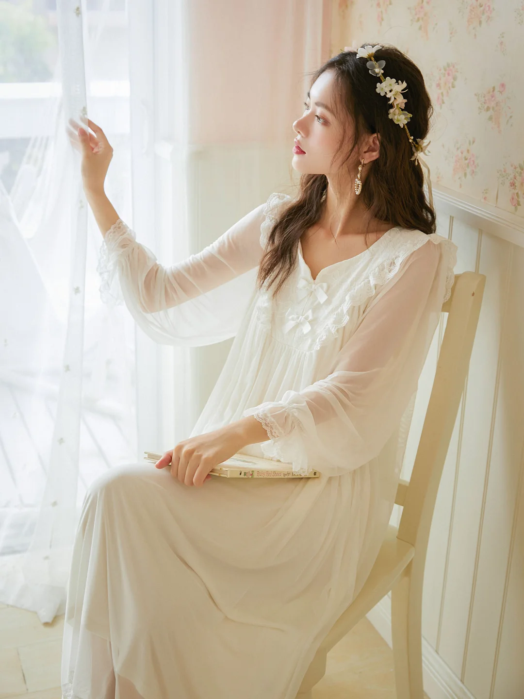 V-neck Long Dress Palace Embroidered Lace One-piece Vintage Nightgown