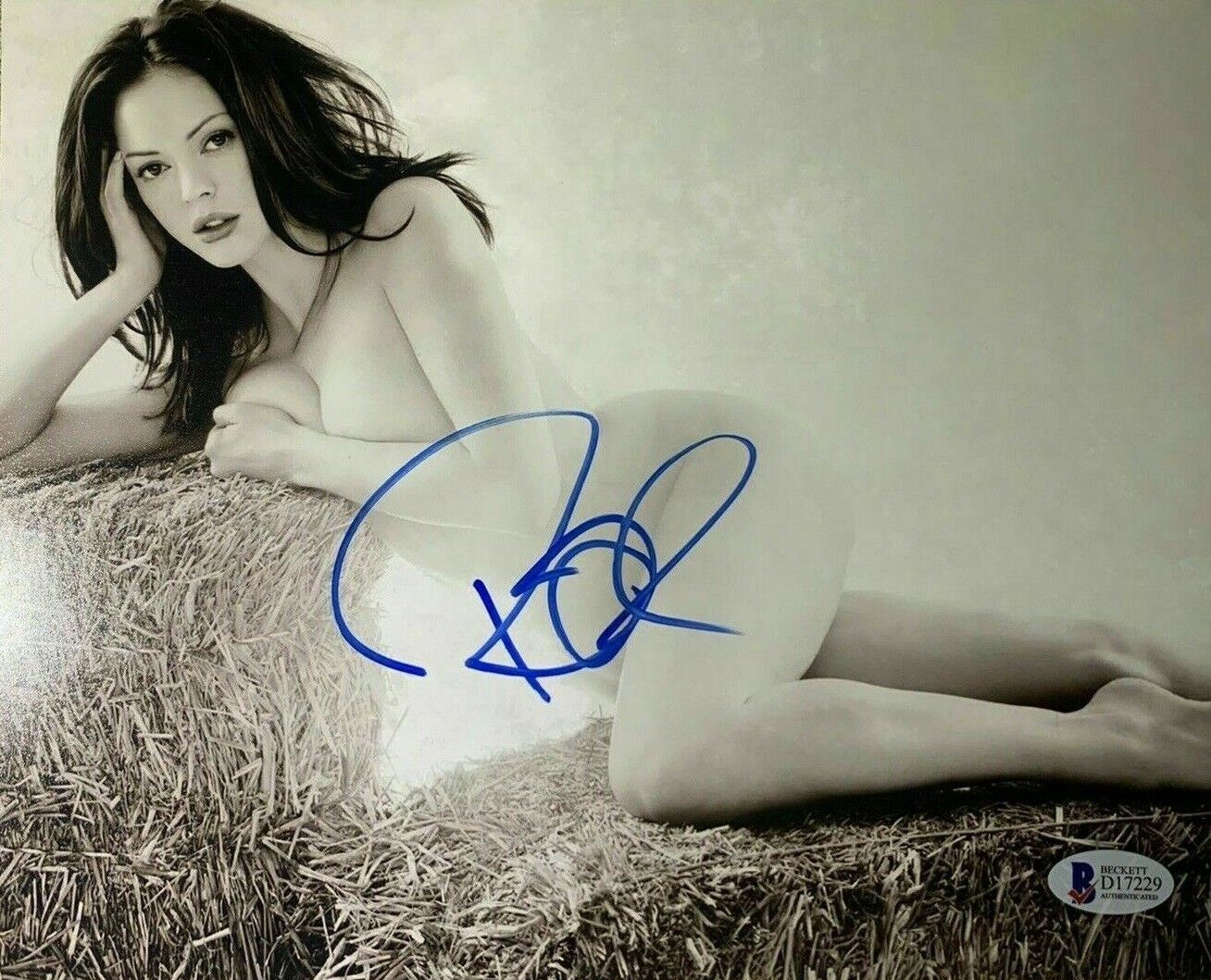 Rose Mcgowan Signed 8x10 BAS BECKETT