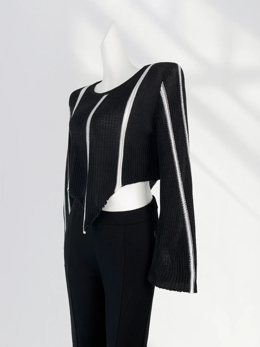 Zingj Zingj Sense Pull Full Black And White Color Sweater Female Early Spring New Color Irregular Short Horn Sleeve Jacket