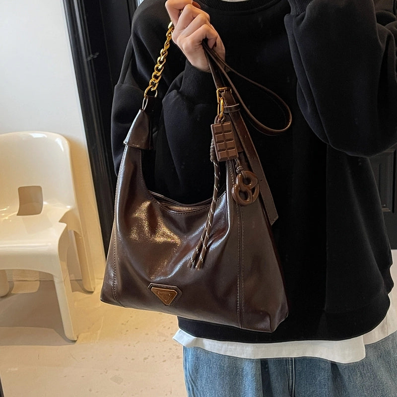 Women’s Medium Pu Leather Solid Color Classic Style Streetwear Square Zipper Underarm Bag