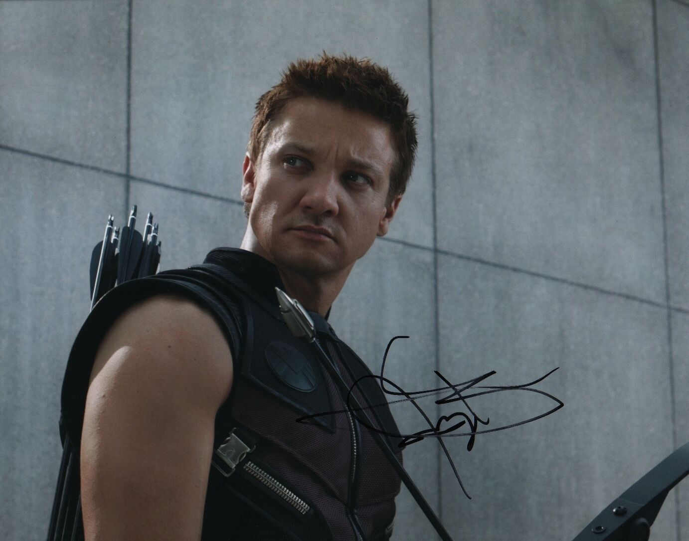 Jeremy Renner (The Avengers) signed 11x14 Photo Poster painting