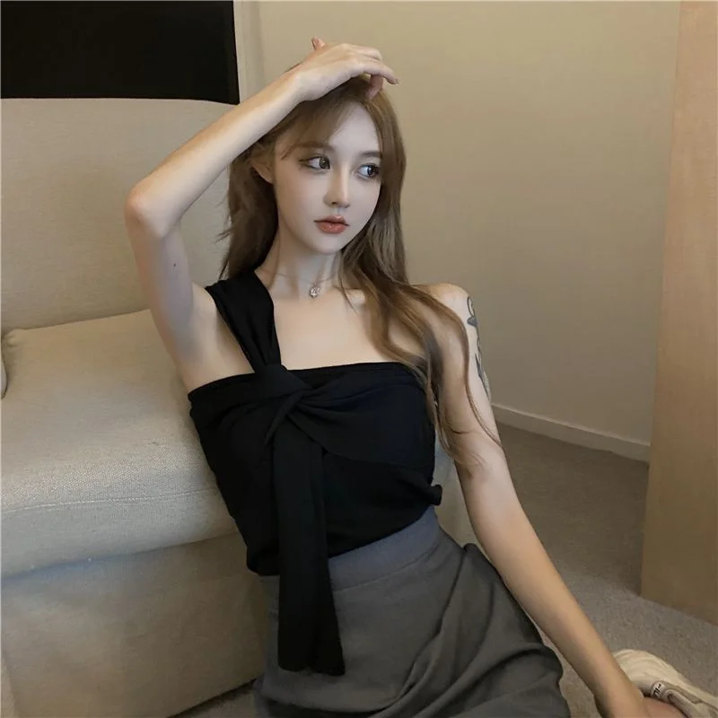 Uveng Uveng A Sexy Oblique Shoulder Knitting Small Sling Vest For The Summer New Hanging Neck Sleeveless Boobs Hottie Top