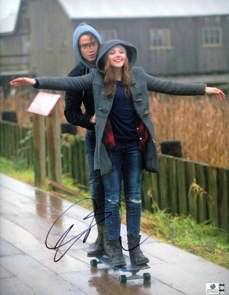 Chloe Moretz Signed Autographed 11X14 Photo Poster painting Kick Ass Cute on Skateboard GV766264