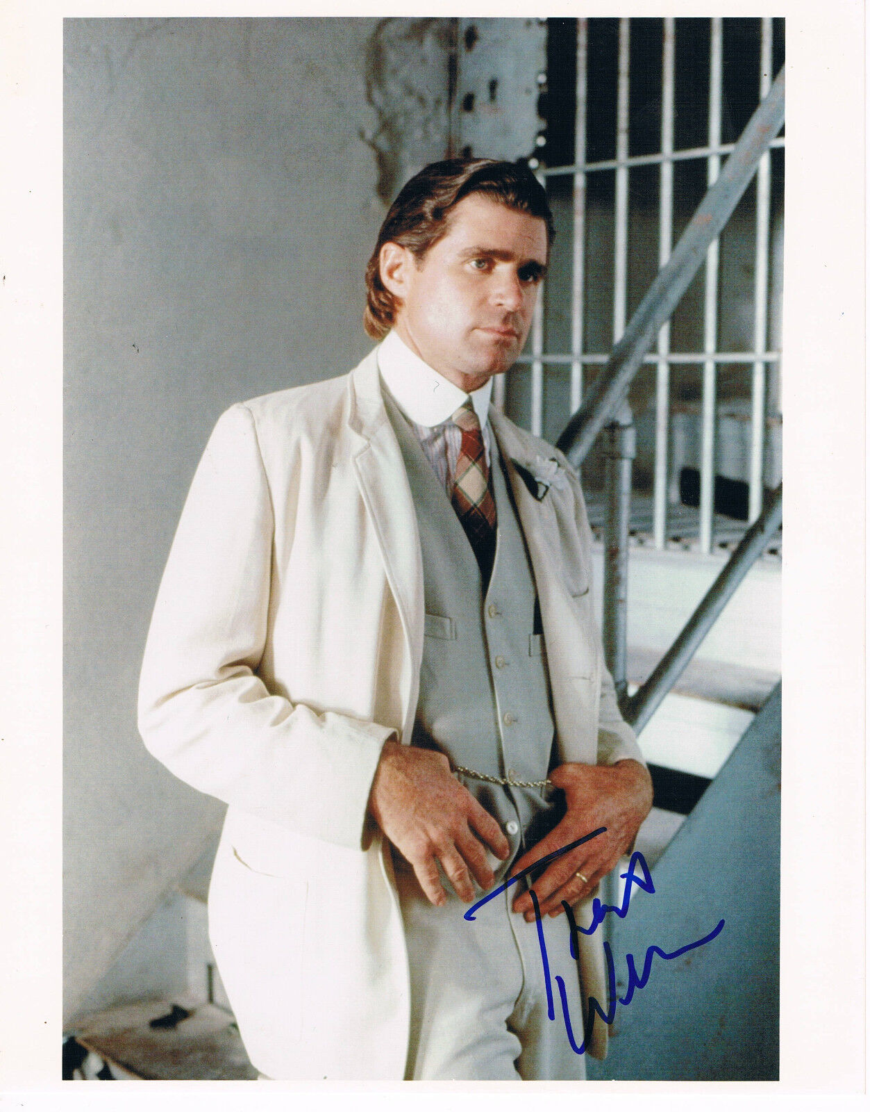 Treat Williams 1951- genuine autograph 8x10