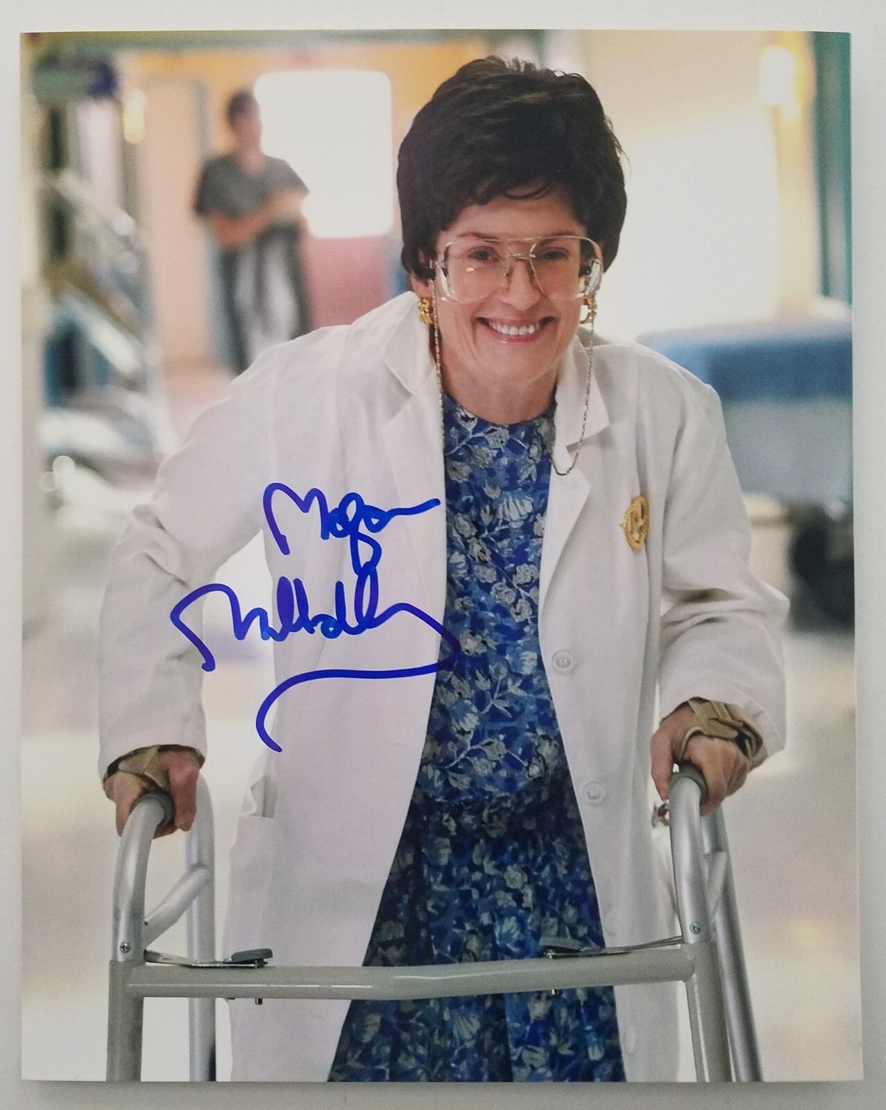 Megan Mullally Signed 8x10 Photo Poster painting Actress Will & Grace Childrens Hospital RAD