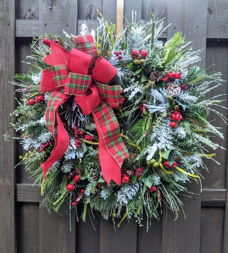 🎁 Christmas Farmhouse Red Berries Wreath🎁 all trending in 2023⭐⭐