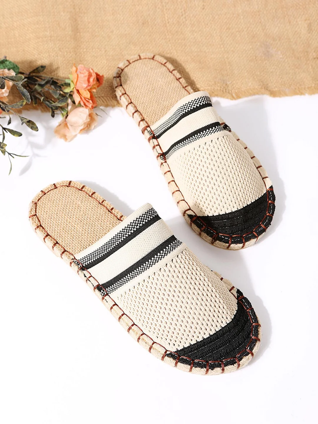 Back To School 2022 Breathable Women's Slippers Comfortable Air Mesh Fashion Plus Size 43 Cover Toe Slip-On Soft Women Sandals Flat Shoes