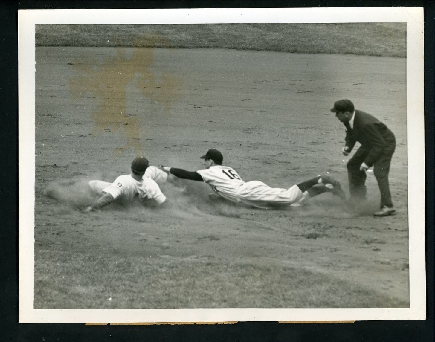 Pee Wee Reese 1951 Press Wire Photo Poster painting Brooklyn Dodgers Hank Schenz Pirates