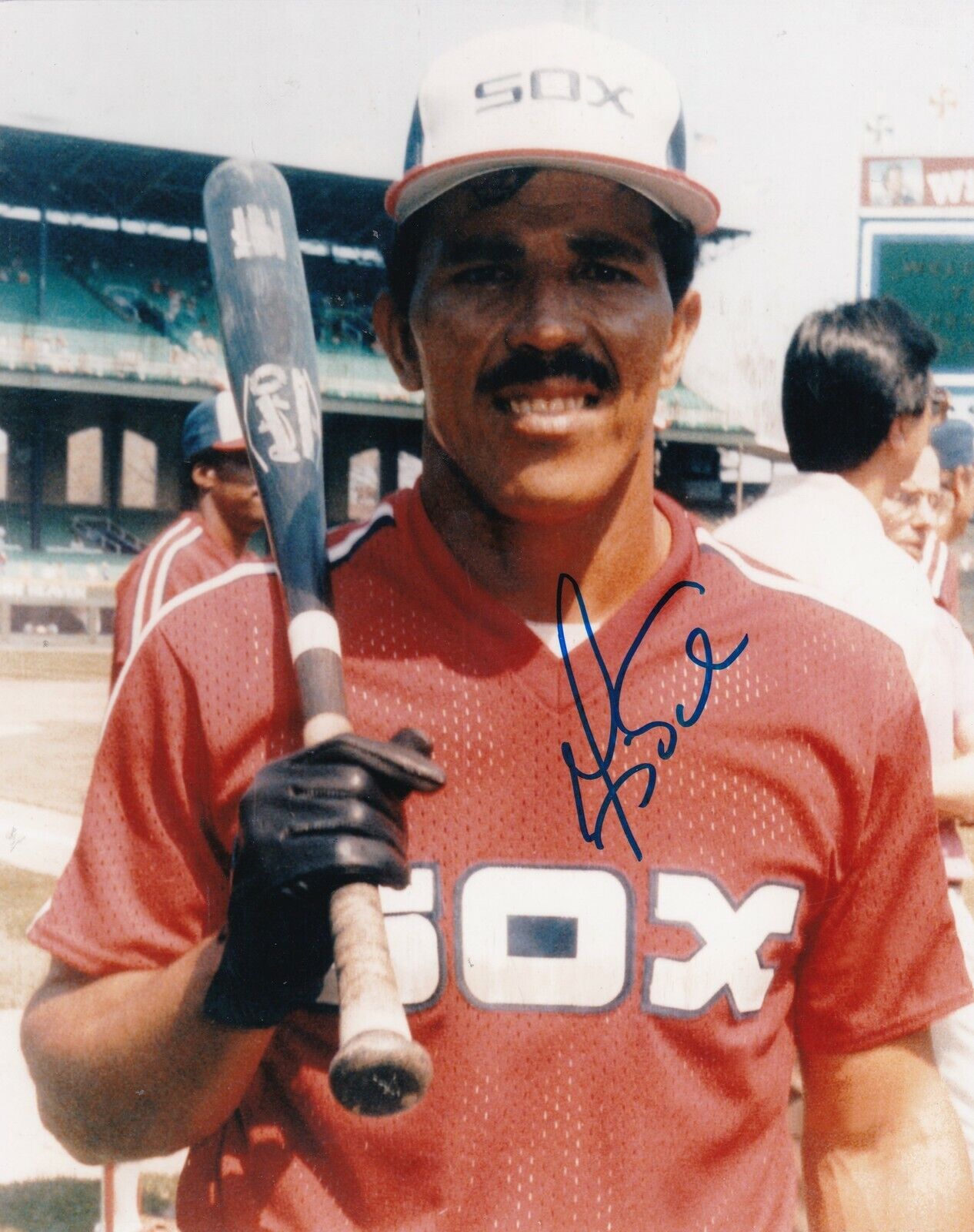 LUIS SALAZAR CHICAGO WHITE SOX ACTION SIGNED 8x10