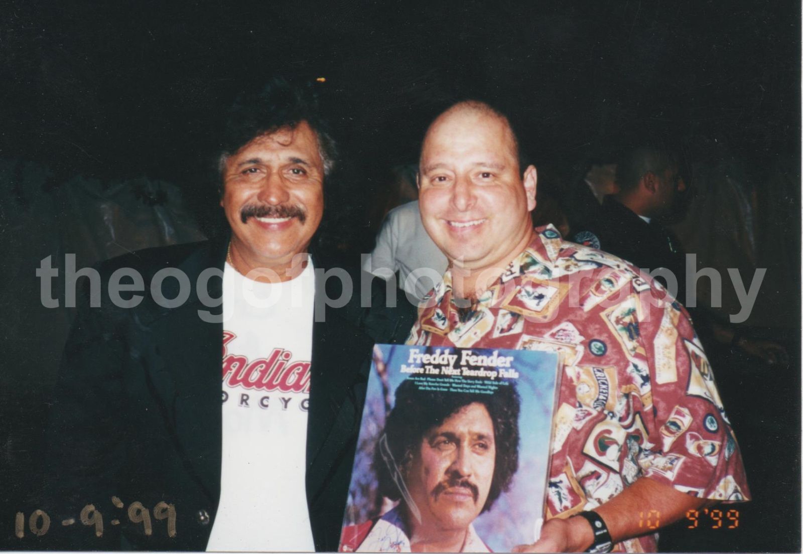 FREDDY FENDER and Fan FOUND Photo Poster paintingGRAPH Musician15 39