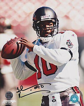 Shaun King Signed - Autographed Tampa Bay Buccaneers - Tampa Bay Bucs 8x10 Photo Poster painting