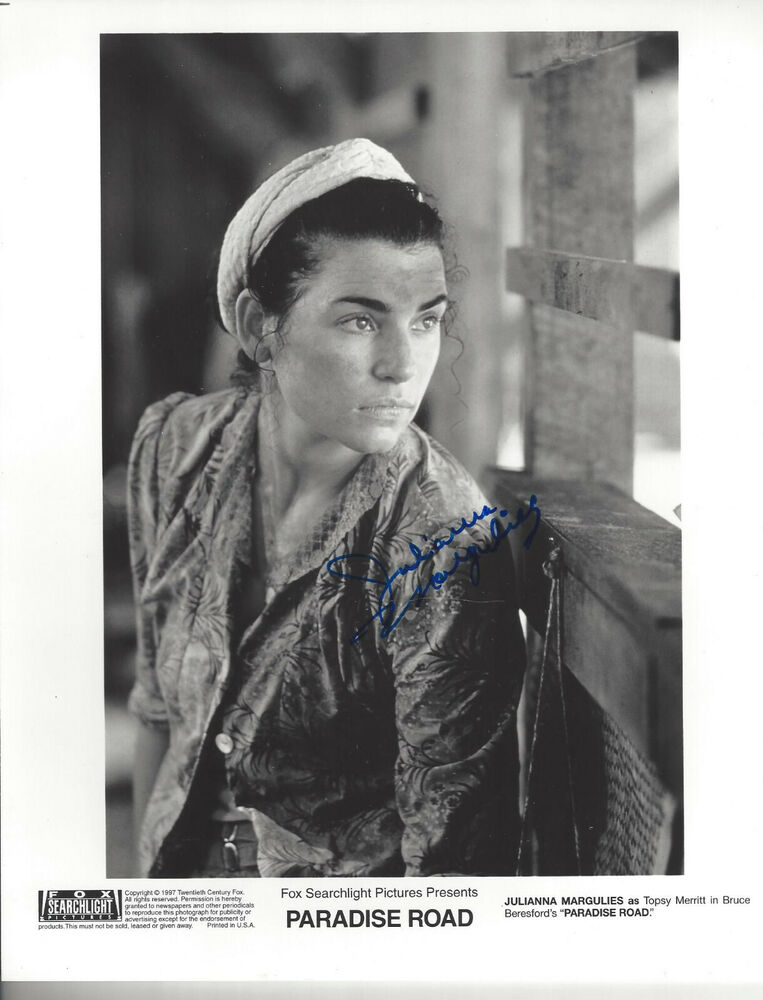 Julianna Margulies  autograped 8x10 Paradise road Photo Poster painting