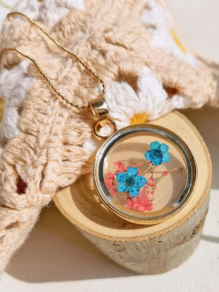 Gypsophila Daffodil Bridal Bouquet Necklace