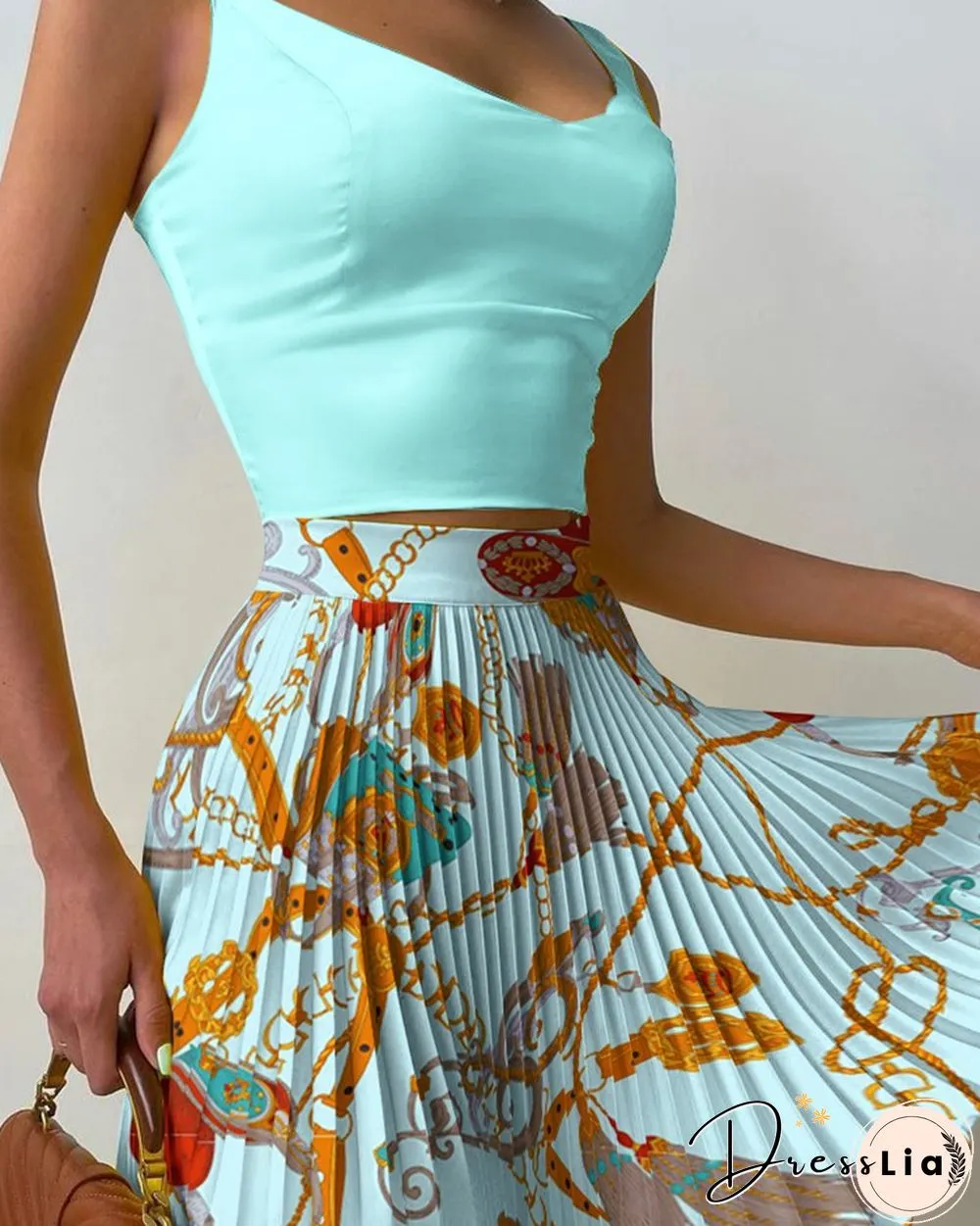 Solid Tank Top & Chain Print Pleated Skirt Set
