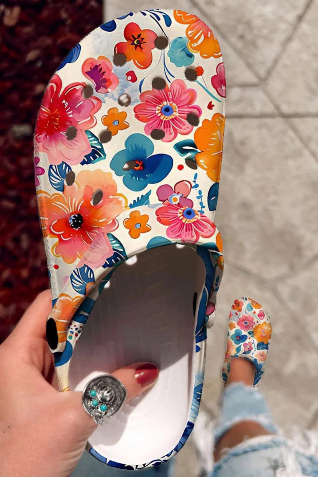 Vintage Art Print Casual Hole Slippers