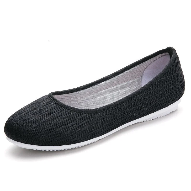 Women Flat Shoes Breathable Slip On Shoes Shallow Casual Flats Ultra Light Black Ladies Shoes Plus Size Casual Chaussures Femme