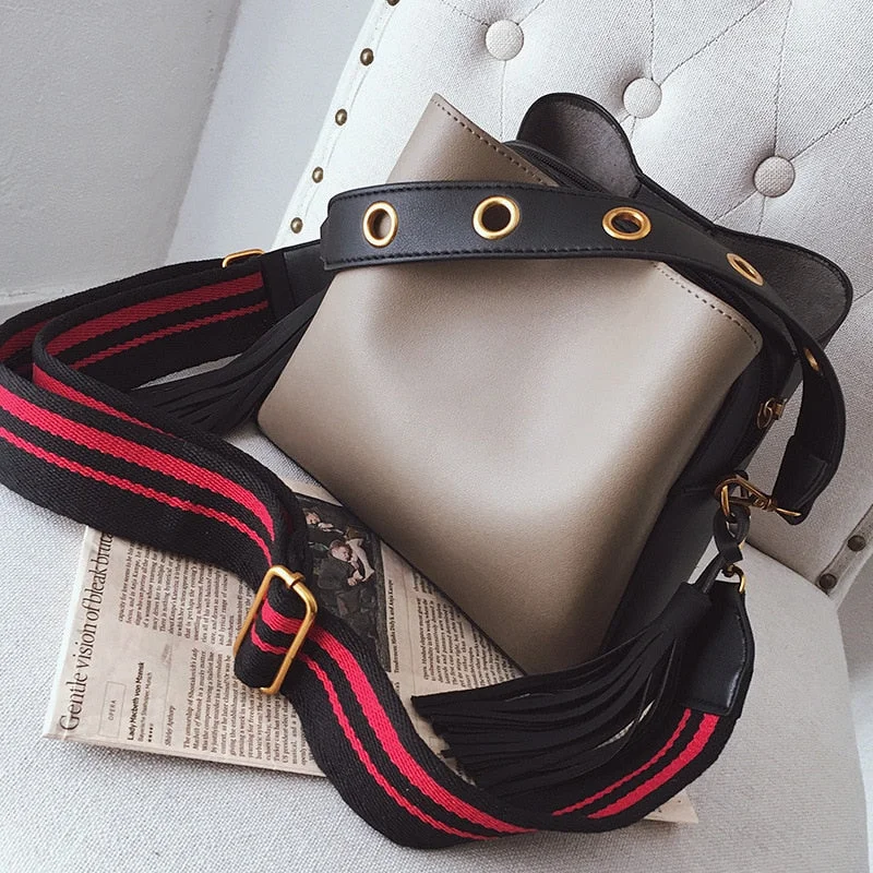 Casual Tassel Panelled Women Shoulder Crossbody Bags Designer Wide Strap Handbags Luxury Pu Leather Large Buckets Bag Tote Purse