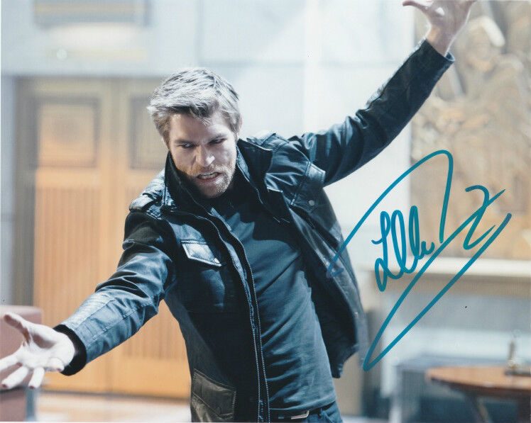 Liam McIntyre Flash Autographed Signed 8x10 Photo Poster painting COA