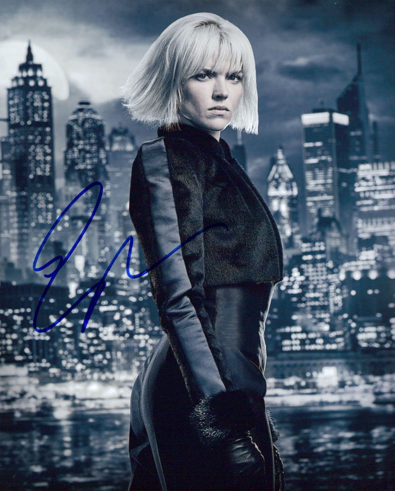 Erin Richards (Gotham) signed authentic 8x10 Photo Poster painting COA