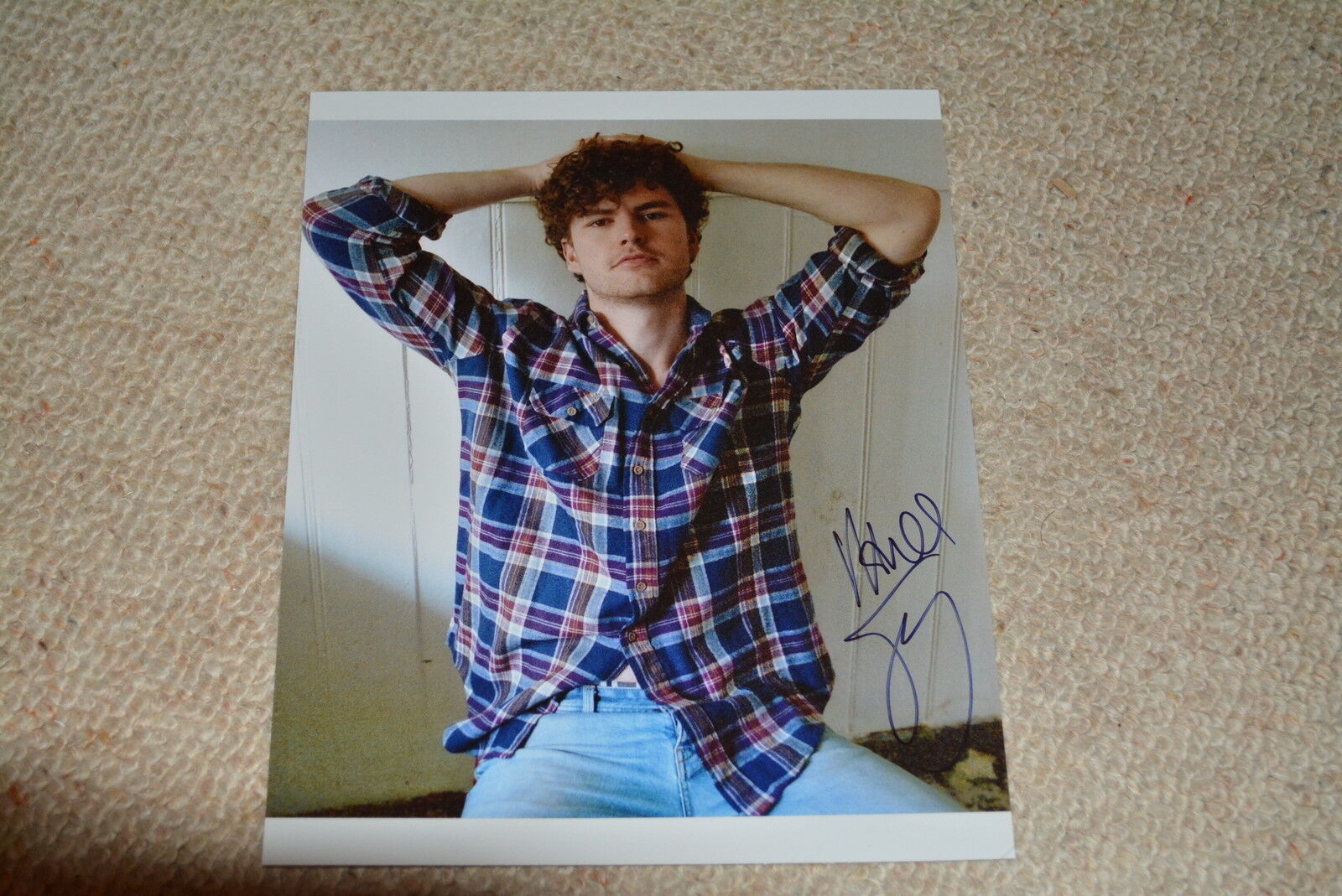 VANCE JOY signed autograph In Person 8x10 (20x25 cm) RIPTIDE