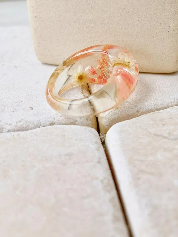 White Daisy Oval Resin Ring