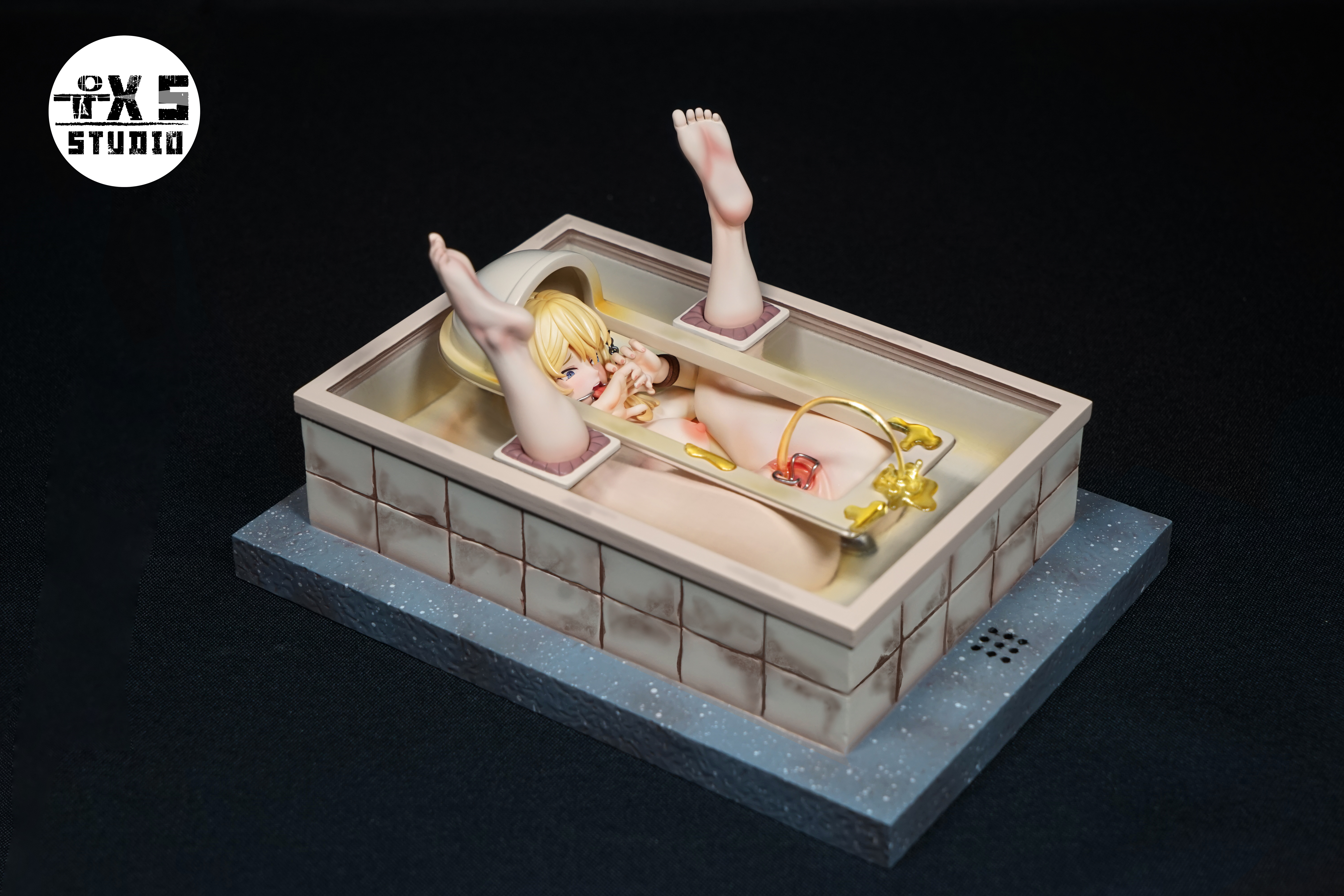 In-stock T.X.S Studio -  'Squatting pan' 1/6 Statue(GK) (Adult 18+)-