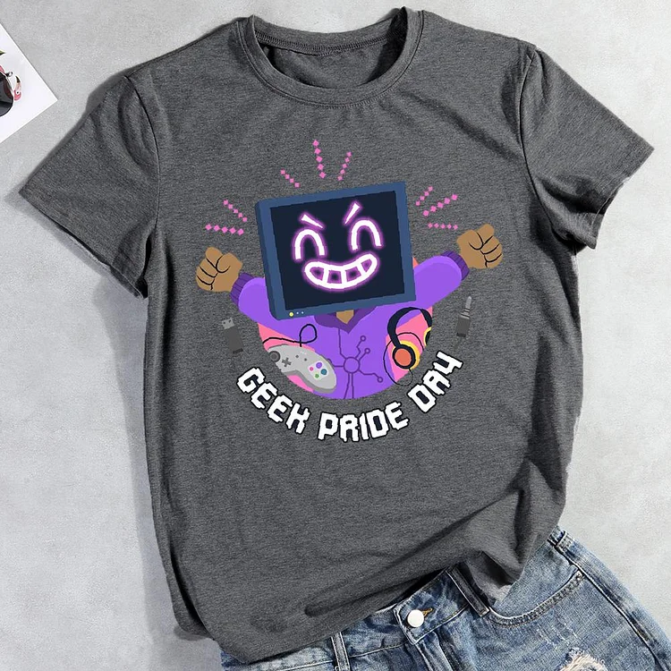 geek pride day Round Neck T-shirt