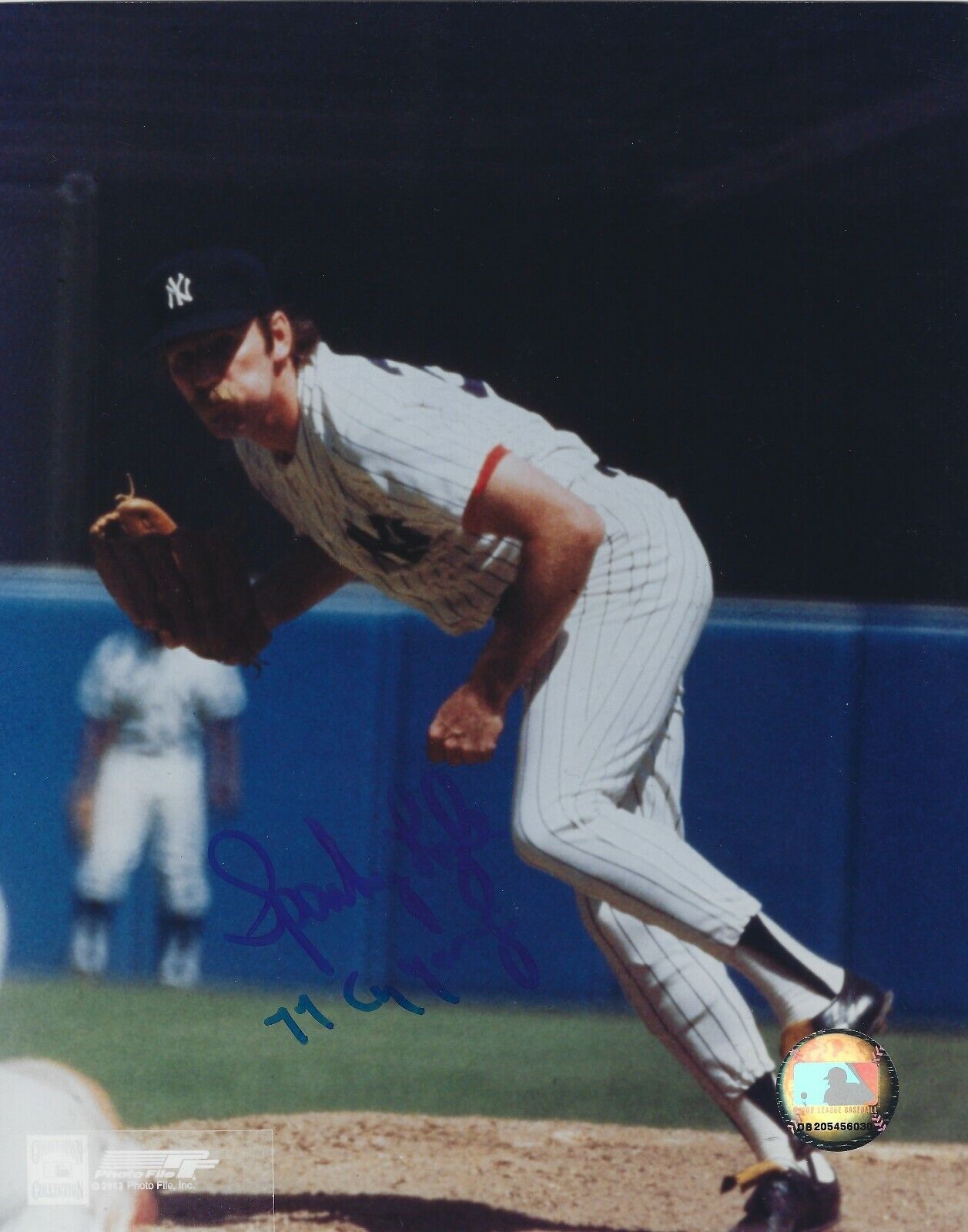 Signed 8x10 SPARKY LYLE New York Yankees Photo Poster painting - COA