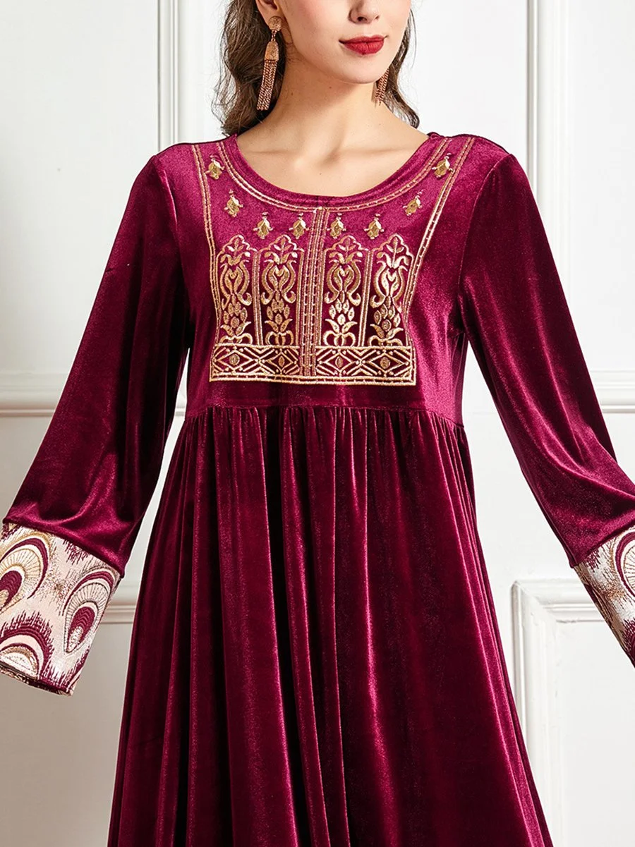 Elegant embroidered velvet long-sleeved dress